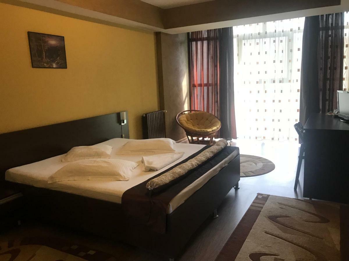 Hotel Bulevard Drobeta Turnu Severin Exterior foto